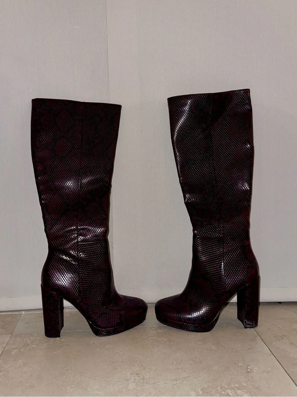 JustFab features side